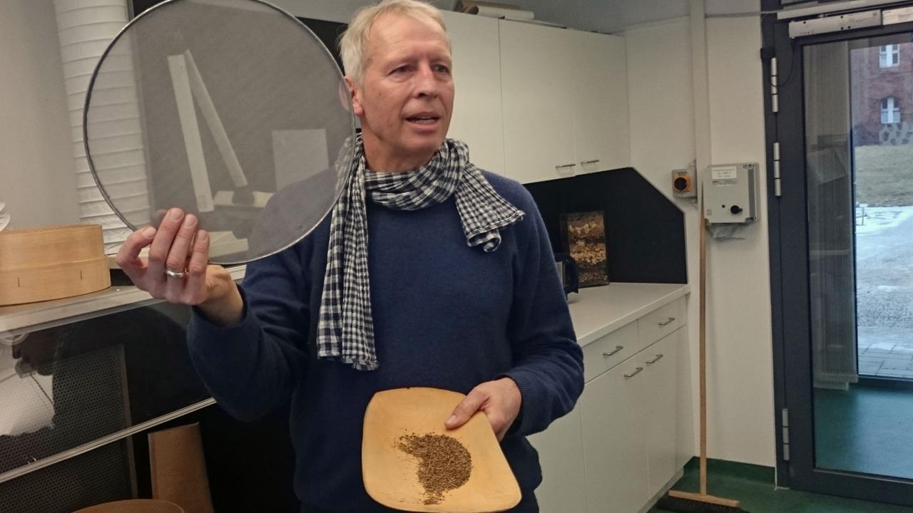 Thomas Dürbye ist der Leiter der Saatgutbank im Botanischen Museum in Berlin-Dahlem. Thomas Dürbye ist der Leiter der Saatgutbank im Botanischen Museum in Berlin-Dahlem.