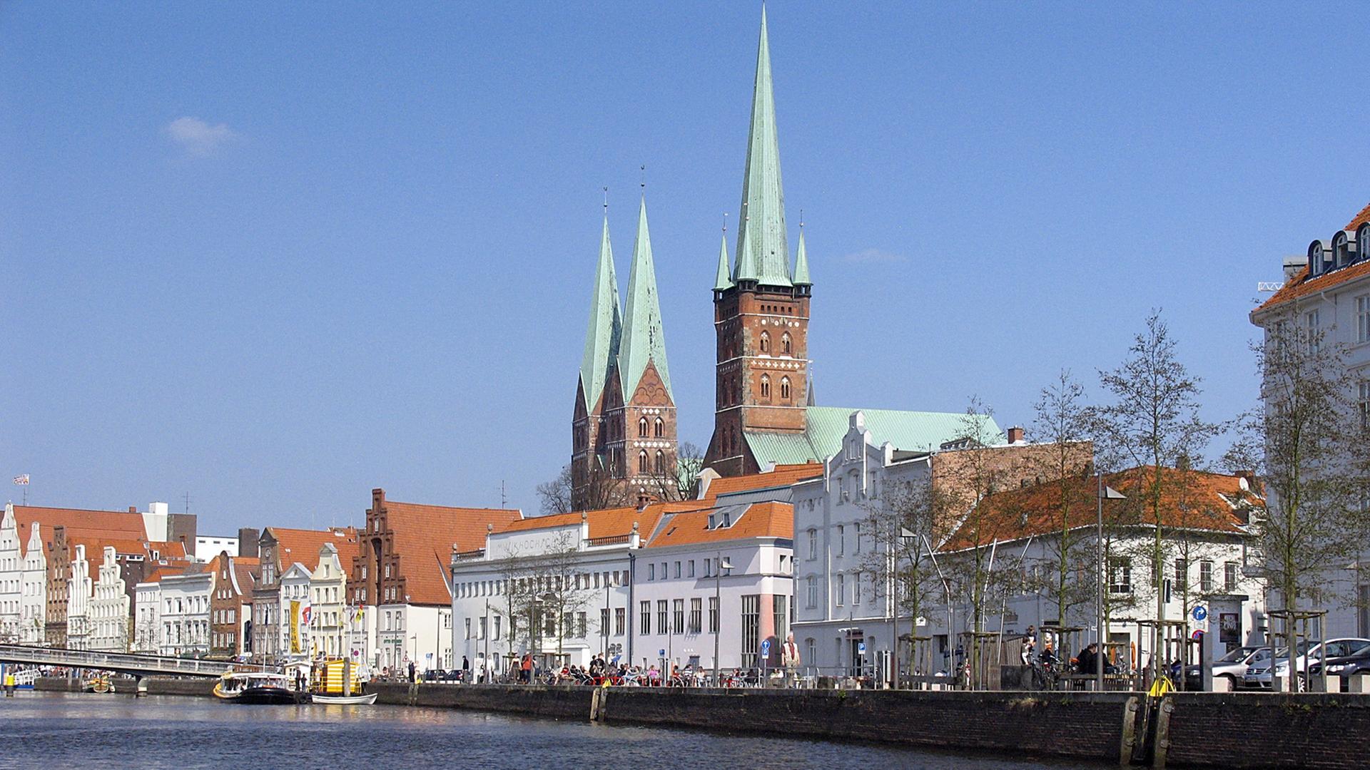 Die Hansestadt Lübeck mit der St. Petri Kirche. Die Hansestadt Lübeck mit der St. Petri Kirche.