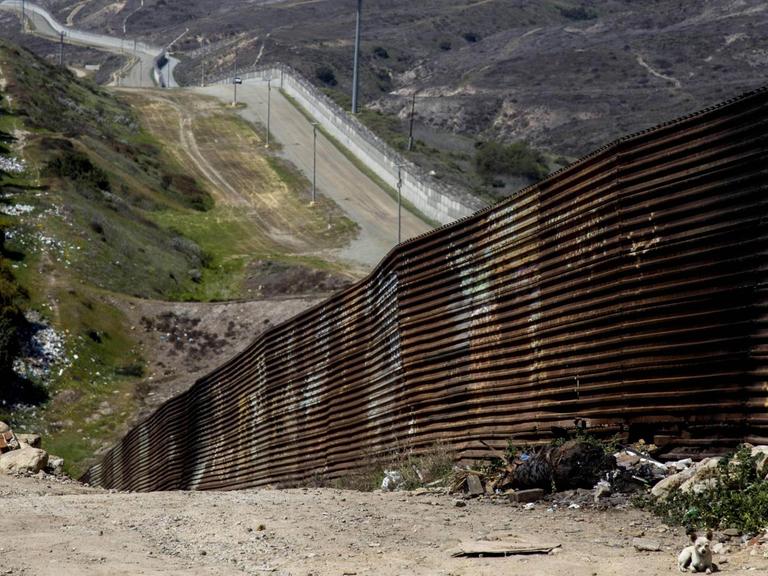 Die Grenze zwischen Mexiko und den USA bei Tijuana