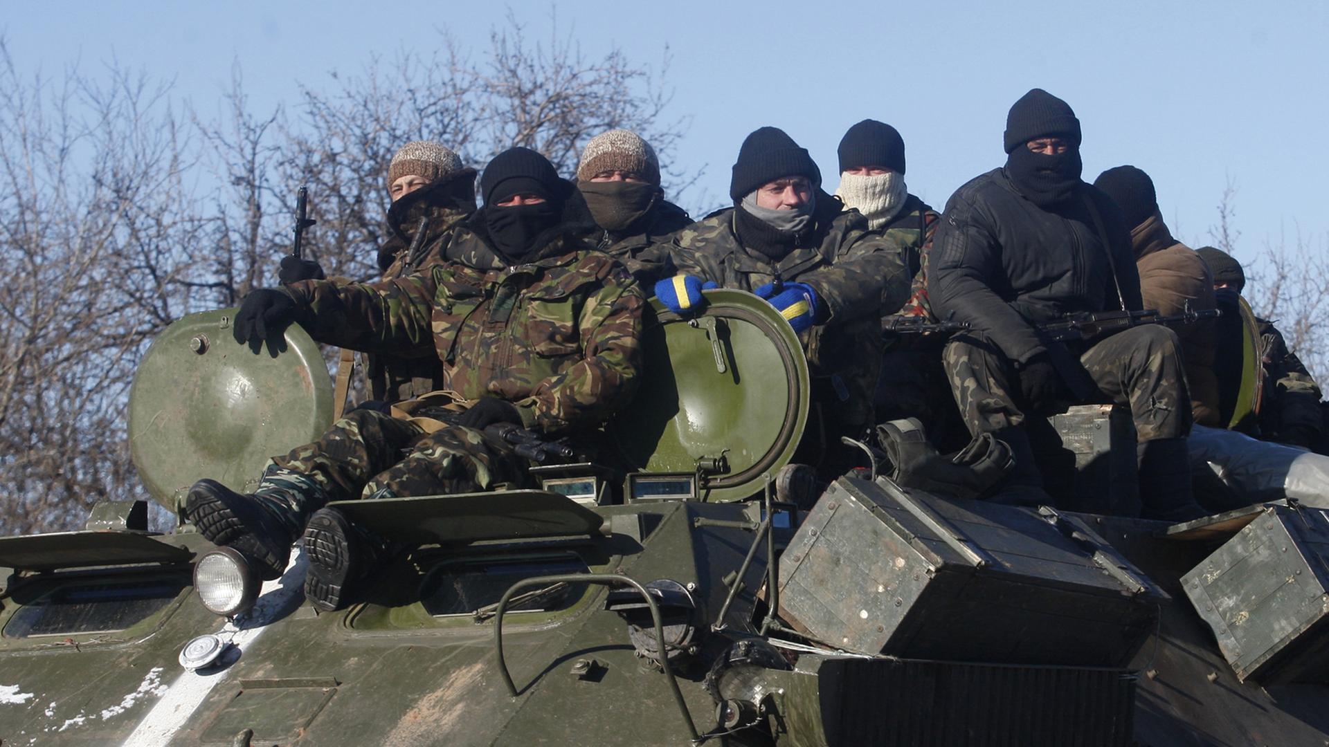 Ukrainische Truppen am 17.02. auf dem Weg nach Debalzewe. Ukrainische Truppen am 17.02. auf dem Weg nach Debalzewe.