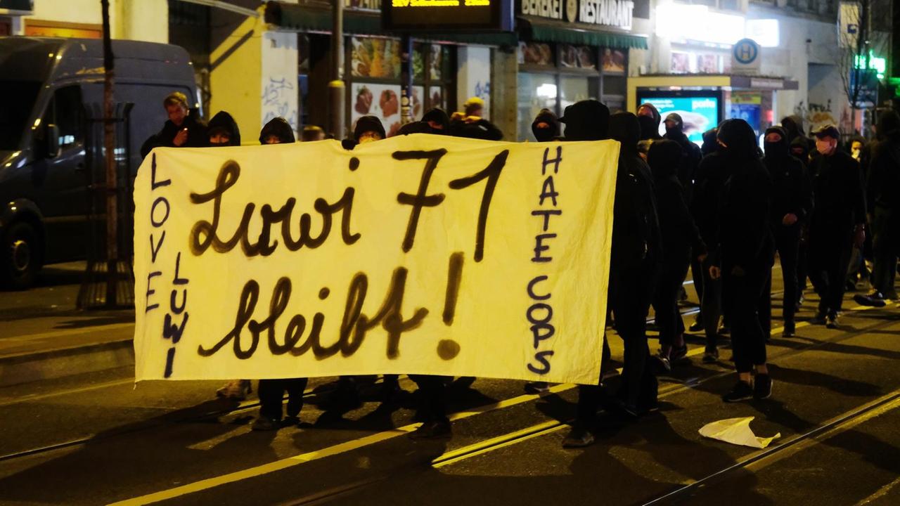 Demonstration gegen Räumung eines besetzten Hauses in Leipzig