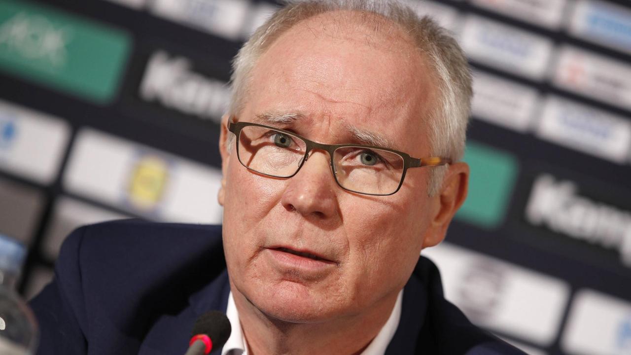 07.02.2020, Maritim Airport Hotel, Hannover, DHB Nationalmannschaft, Alfred Gislason wird als neuer Nationalmannschaftstrainer vorgestellt, im Bild Uwe Schwenker Praesident, Liqui Moly HBL Handball Nationalmannschaft Trainervorstellung *** 07 02 2020, Maritim Airport Hotel, Hannover, DHB National Team, Alfred Gislason is introduced as the new national team coach, in the picture Uwe Schwenker President, Liqui Moly HBL Handball National Team Coach Presentation 07.02.2020, Maritim Airport Hotel, Hannover, DHB Nationalmannschaft, Alfred Gislason wird als neuer Nationalmannschaftstrainer vorgestellt, im Bild Uwe Schwenker Praesident, Liqui Moly HBL Handball Nationalmannschaft Trainervorstellung *** 07 02 2020, Maritim Airport Hotel, Hannover, DHB National Team, Alfred Gislason is introduced as the new national team coach, in the picture Uwe Schwenker President, Liqui Moly HBL Handball National Team Coach Presentation