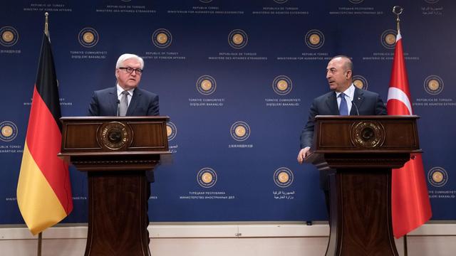 Außenminister Frank-Walter Steinmeier bei einer Pressekonferenz mit seinem türkischen Amtskollegen Cavusolgu