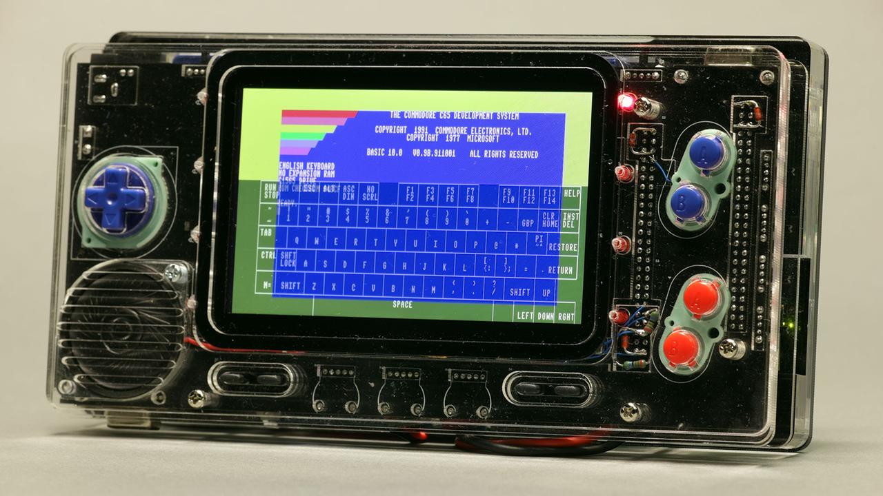 Zu sehen ist eine Studie des MEGAphone, ein 8-bit -Open Source Gerät mit Steuerkreuz und Tastbildschirm, dessen Software dem Commodore 64 ähnelt.