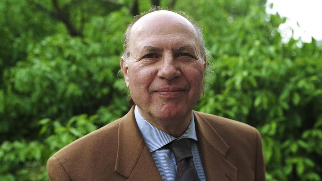 Porträt des ungarischen Schriftstellers Imre Kertész aus dem Jahr 1999. Porträt des ungarischen Schriftstellers Imre Kertész aus dem Jahr 1999.