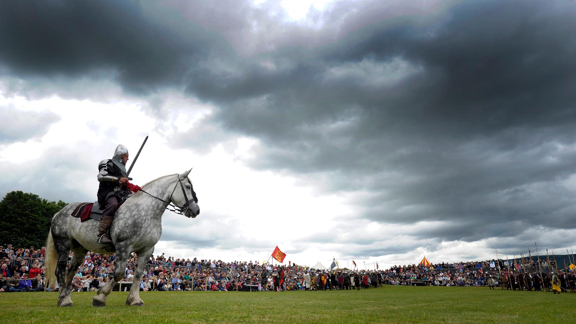 Schauspieler spielen die Schlacht von Bannockburn nach. Schauspieler spielen die Schlacht von Bannockburn nach.