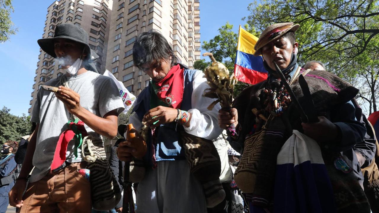 Indigene bei einer Demonstration in Bogota. Indigene bei einer Demonstration in Bogota.