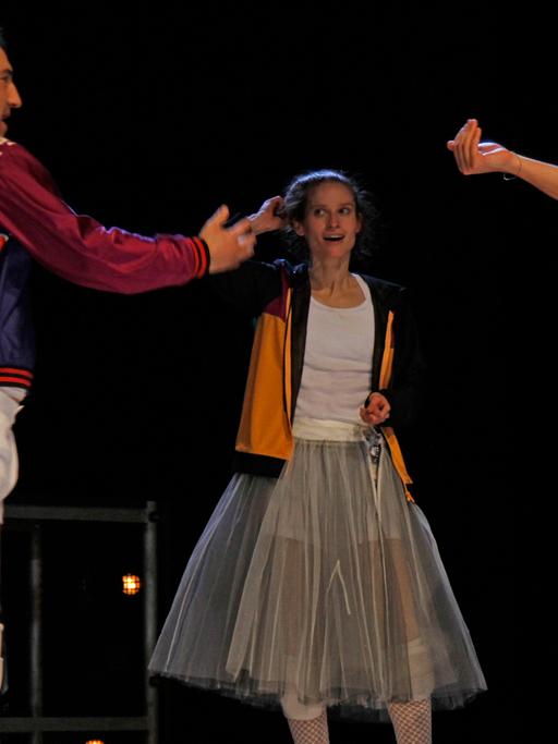 Taner Sahintürk, Lea Draeger, Mehmet Atesci in "Die juristische Unschärfe einer Ehe" von Olga Grjasnowa im Maxim Gorki Theater Berlin
