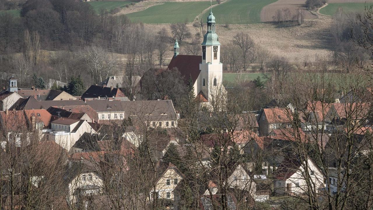 Blick auf den Ort Ostritz in Sachsen: Er ist Veranstaltungsort des "Schild- und Schwertfestivals" vom 20. und 21. April. Blick auf den Ort Ostritz in Sachsen: Er ist Veranstaltungsort des "Schild- und Schwertfestivals" vom 20. und 21. April.