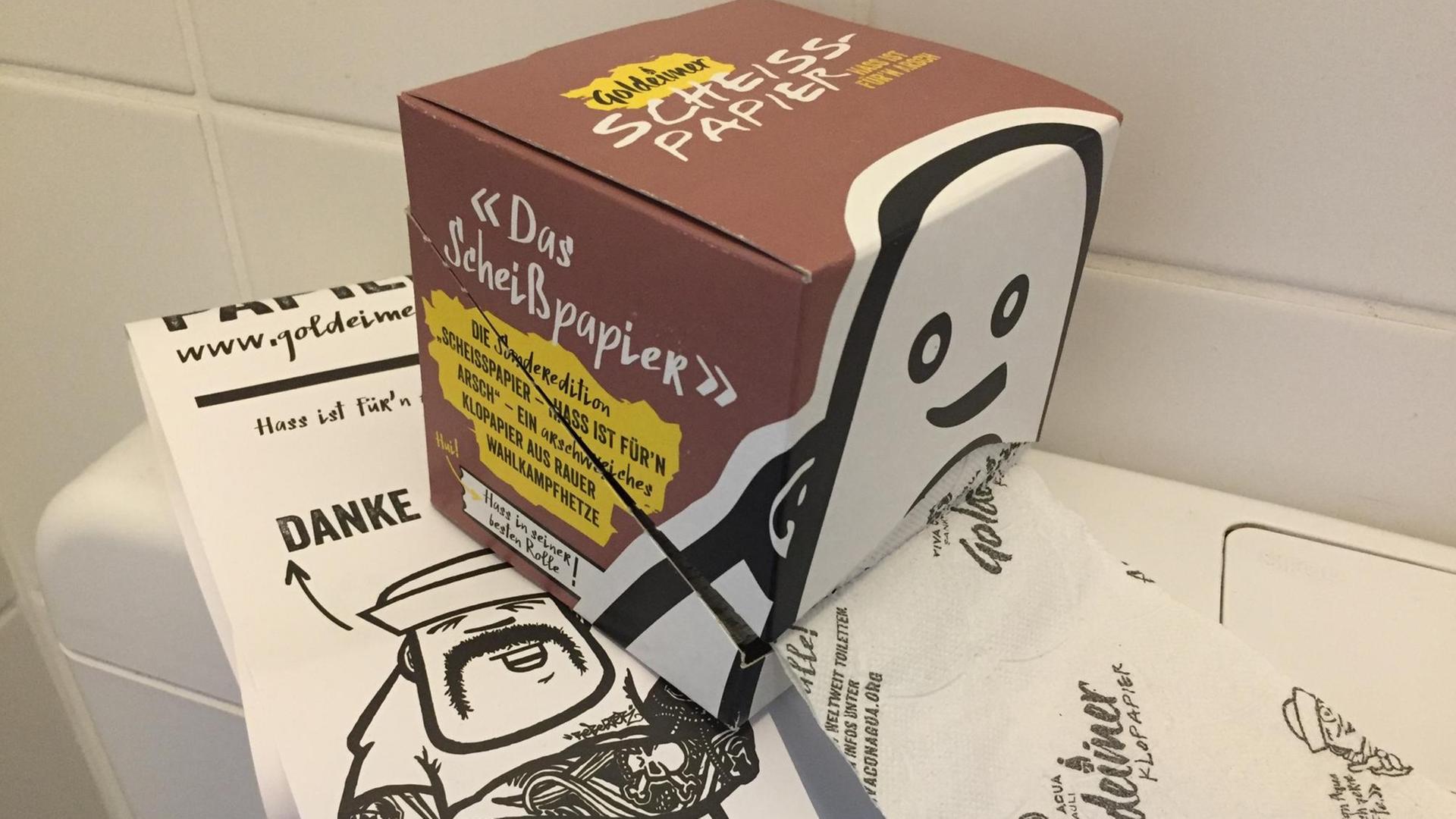 Eine Rolle des sogenannten "Scheißpapiers" auf einer Toilette Eine Rolle des sogenannten "Scheißpapiers" auf einer Toilette