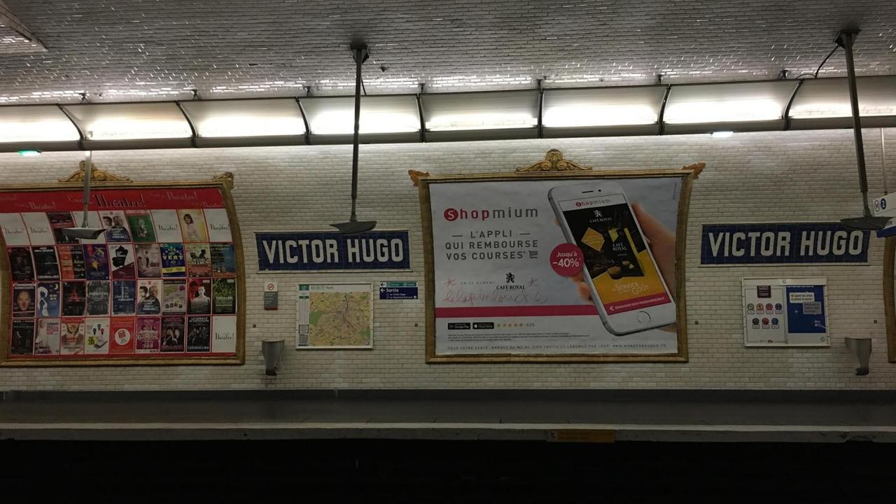 Die Pariser Metro-Station "Victor Hugo"