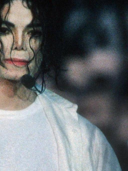 Michael Jackson 1993 auf einem Konzert.