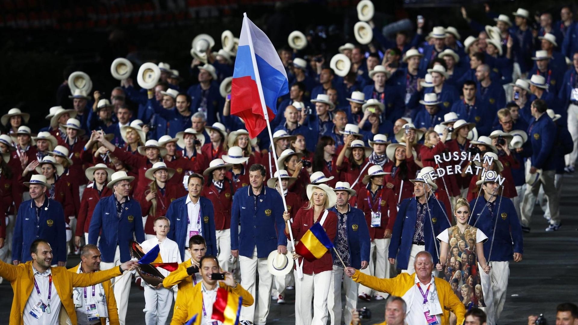 Das russische Team für die Olympischen Spiele in London 2012 während der Eröffnungszeremonie. Das russische Team für die Olympischen Spiele in London 2012 während der Eröffnungszeremonie.