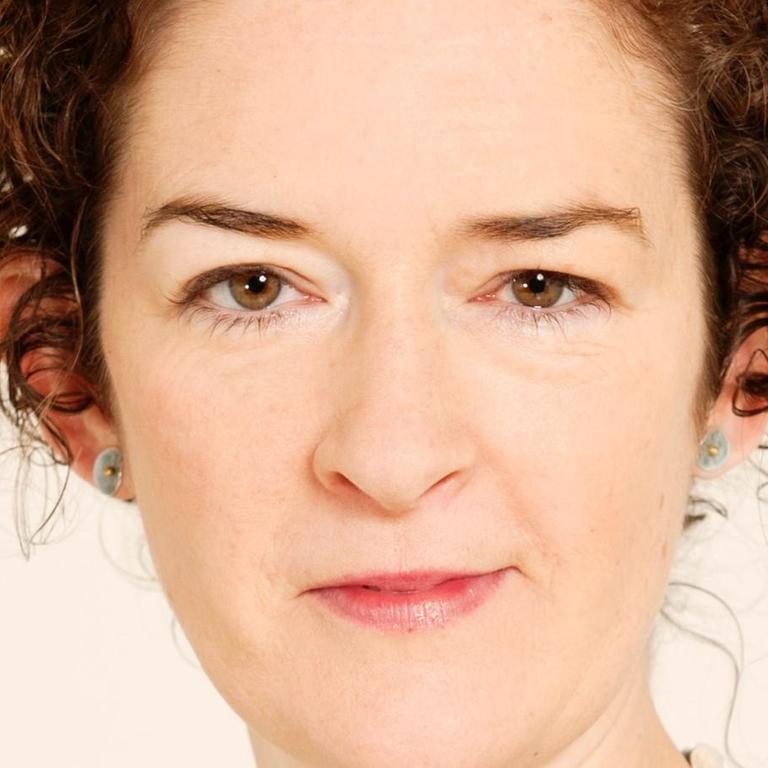 Kate Connolly arbeitet in Berlin als Korrespondentin für die britische Zeitung The Guardian.