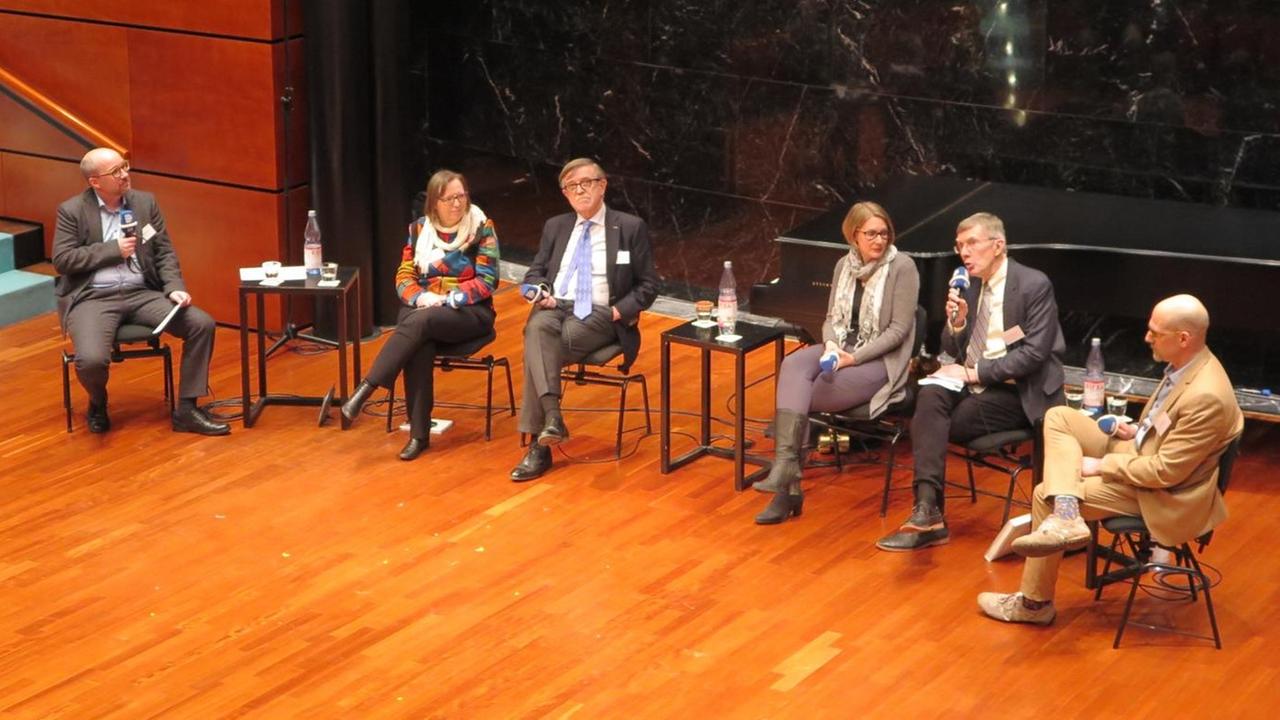 v.l.: Jochen Hubmacher, Christine Siegert, Otto Biba, Elisabeth Reisinger, William Kinderman und Michael Custodis v.l.: Jochen Hubmacher, Christine Siegert, Otto Biba, Elisabeth Reisinger, William Kinderman und Michael Custodis