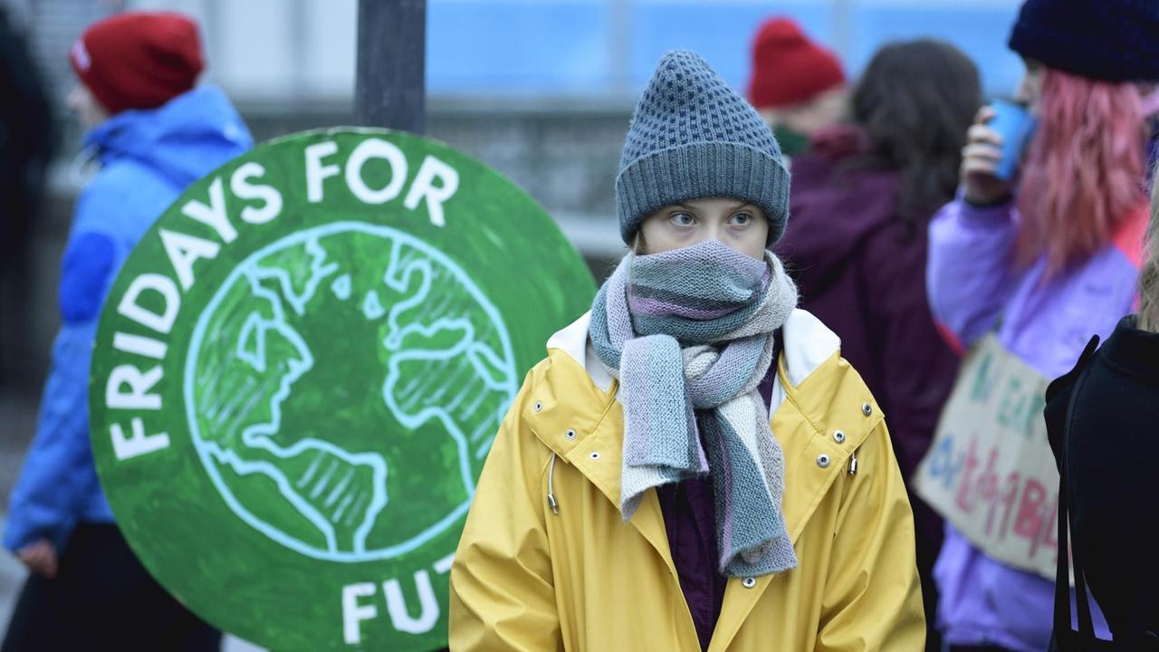 Die schwedische Klimaaktivistin Greta Thunberg beim Schulstreik vor dem Parlament in Stockholm, aufgenommen am 20. Dezember 2019 Die schwedische Klimaaktivistin Greta Thunberg beim Schulstreik vor dem Parlament in Stockholm, aufgenommen am 20. Dezember 2019