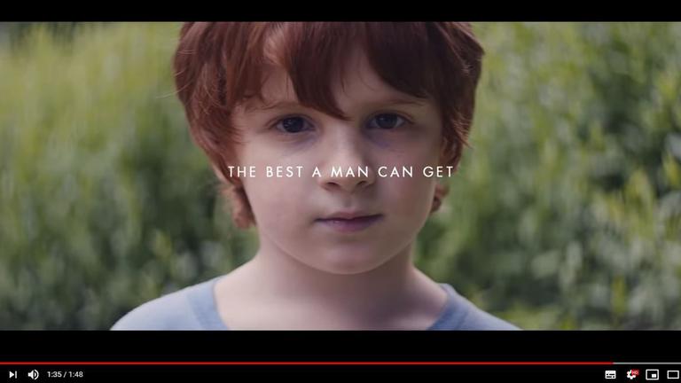 Screenshot von YouTube: Eine rothaariger Kunge schaut vor grünemHintergrund in die Kamera. Über senem Gesicht ist die Schrift "The best a man can get" zu lesen. Screenshot von YouTube: Eine rothaariger Kunge schaut vor grünemHintergrund in die Kamera. Über senem Gesicht ist die Schrift "The best a man can get" zu lesen.