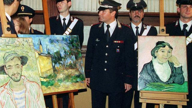 1998 wurdeVincent van Goghs "L’Arlesienne" (r.) zusammen mit drei weiteren Gemälden gestohlen - und nur dank der Kunstraub-Experten wiedergefunden.