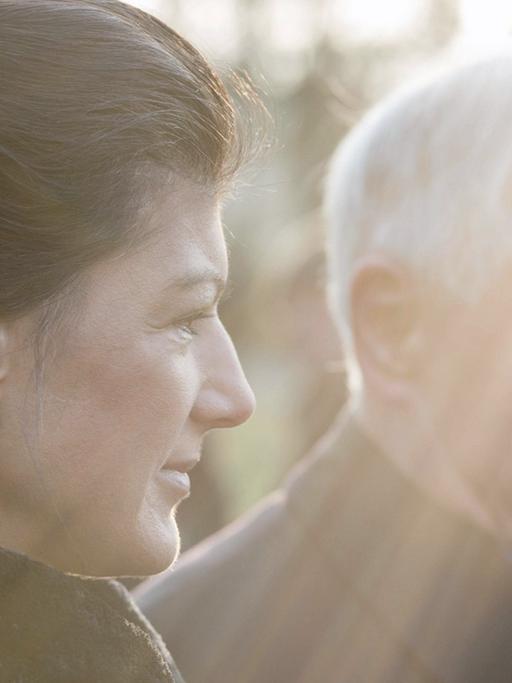 Sahra Wagenknecht und Oskar Lafontaine bei der Kranzniederlegung anlässlich des 99. Jahrestages der Ermordung von Rosa Luxemburg und Karl Liebknecht an der Gedenkstätte der Sozialisten in Berlin-Friedrichsfelde