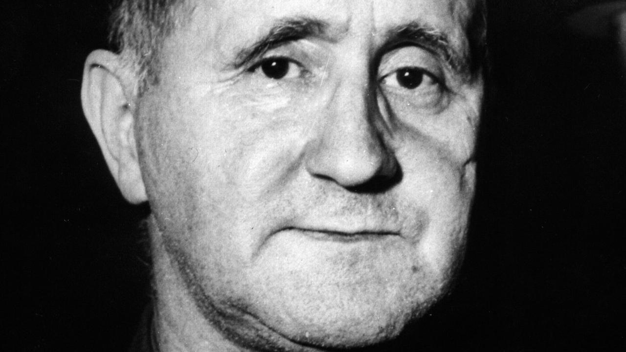 Undatierte Aufnahme des Dichters Bertolt Brecht Undatierte Aufnahme des Dichters Bertolt Brecht