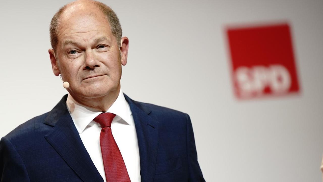 Olaf Scholz (SPD), Bundesminister der Finanzen, spricht bei einer Pressekonferenz, auf der er als Kanzlerkandidat seiner Partei für die Bundestagswahl 2021 vorgestellt wird Olaf Scholz (SPD), Bundesminister der Finanzen, spricht bei einer Pressekonferenz, auf der er als Kanzlerkandidat seiner Partei für die Bundestagswahl 2021 vorgestellt wird