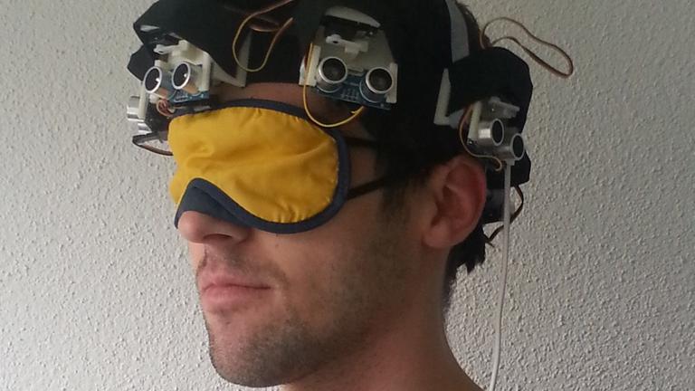 Zu sehen ist der sogenannte Annäherungshut des Karlsruher Instituts für Technologie Zu sehen ist der sogenannte Annäherungshut des Karlsruher Instituts für Technologie