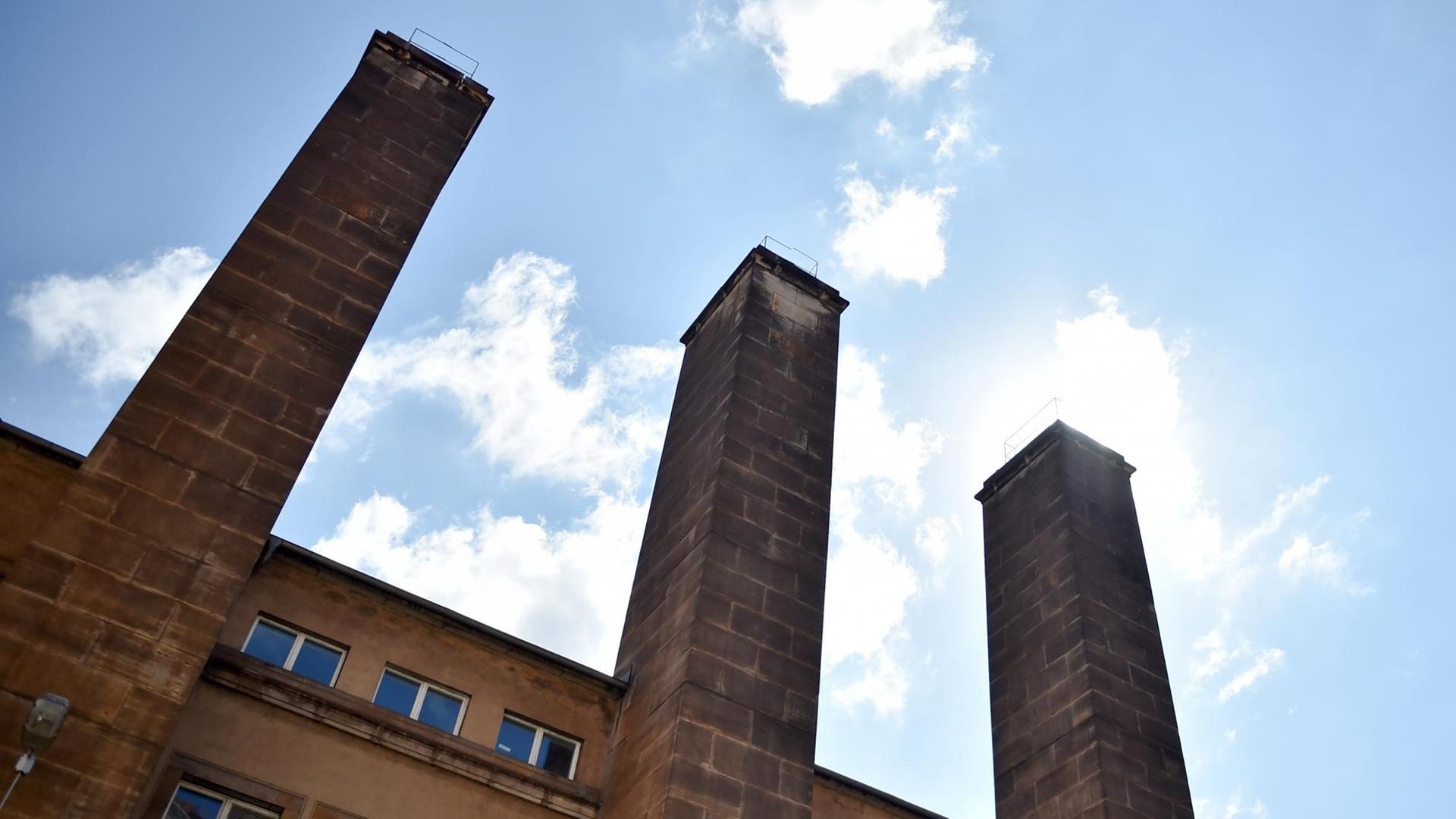Schornsteine der ehemaligen Prägeanstalt der Alten Münze am 23.08.2017 in Berlin. Schornsteine der ehemaligen Prägeanstalt der Alten Münze am 23.08.2017 in Berlin.