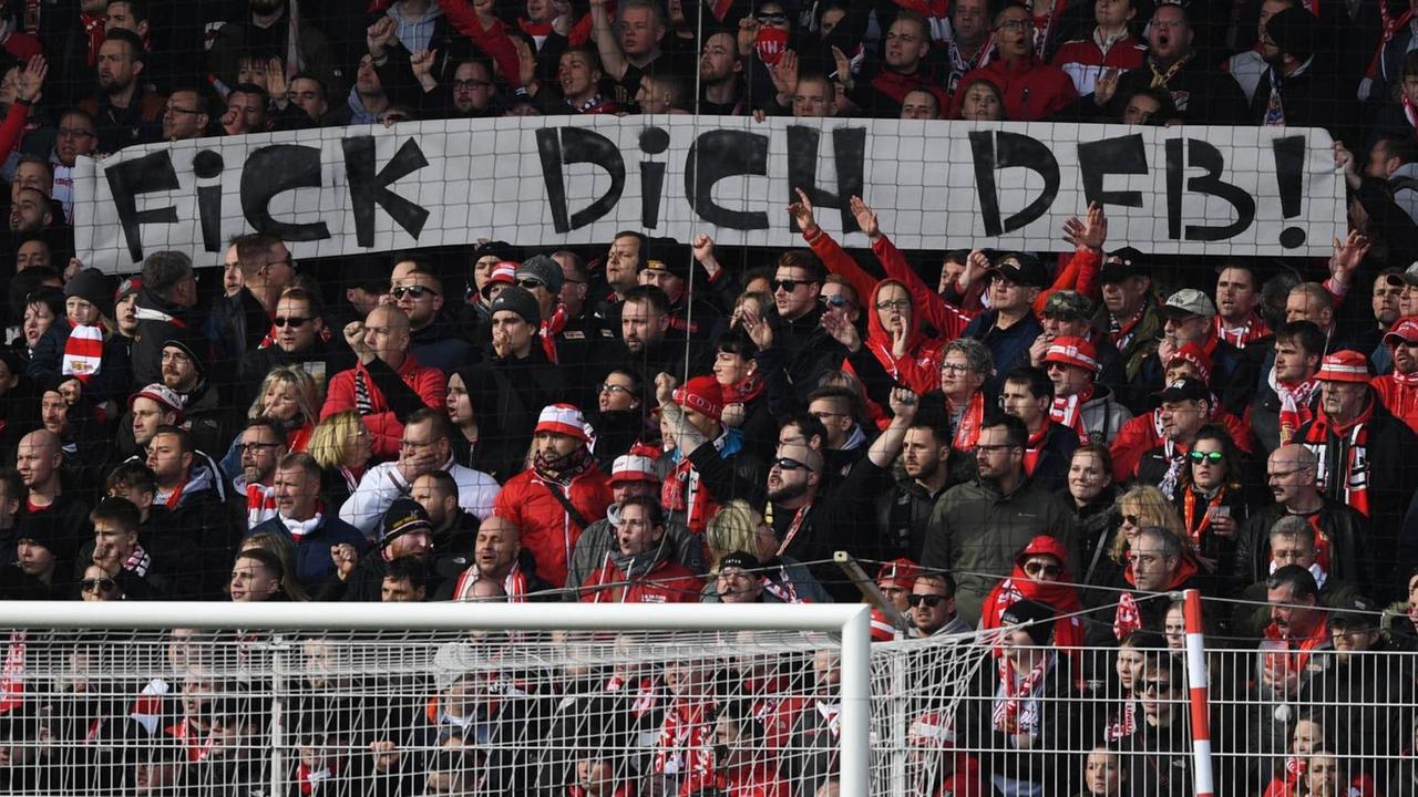 Fanforscherin über Proteste - Der DFB Windet Sich Um Probleme Herum