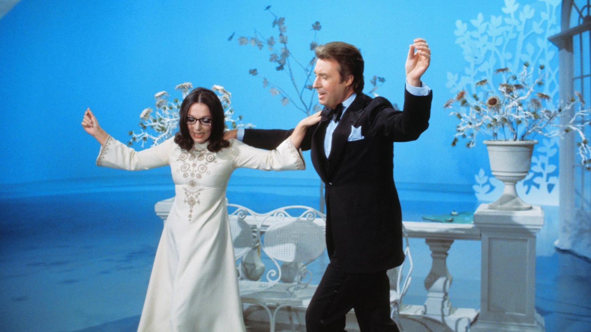 Nana Mouskouri und Peter Alexander 1975 in einer TV Show Nana Mouskouri und Peter Alexander 1975 in einer TV Show