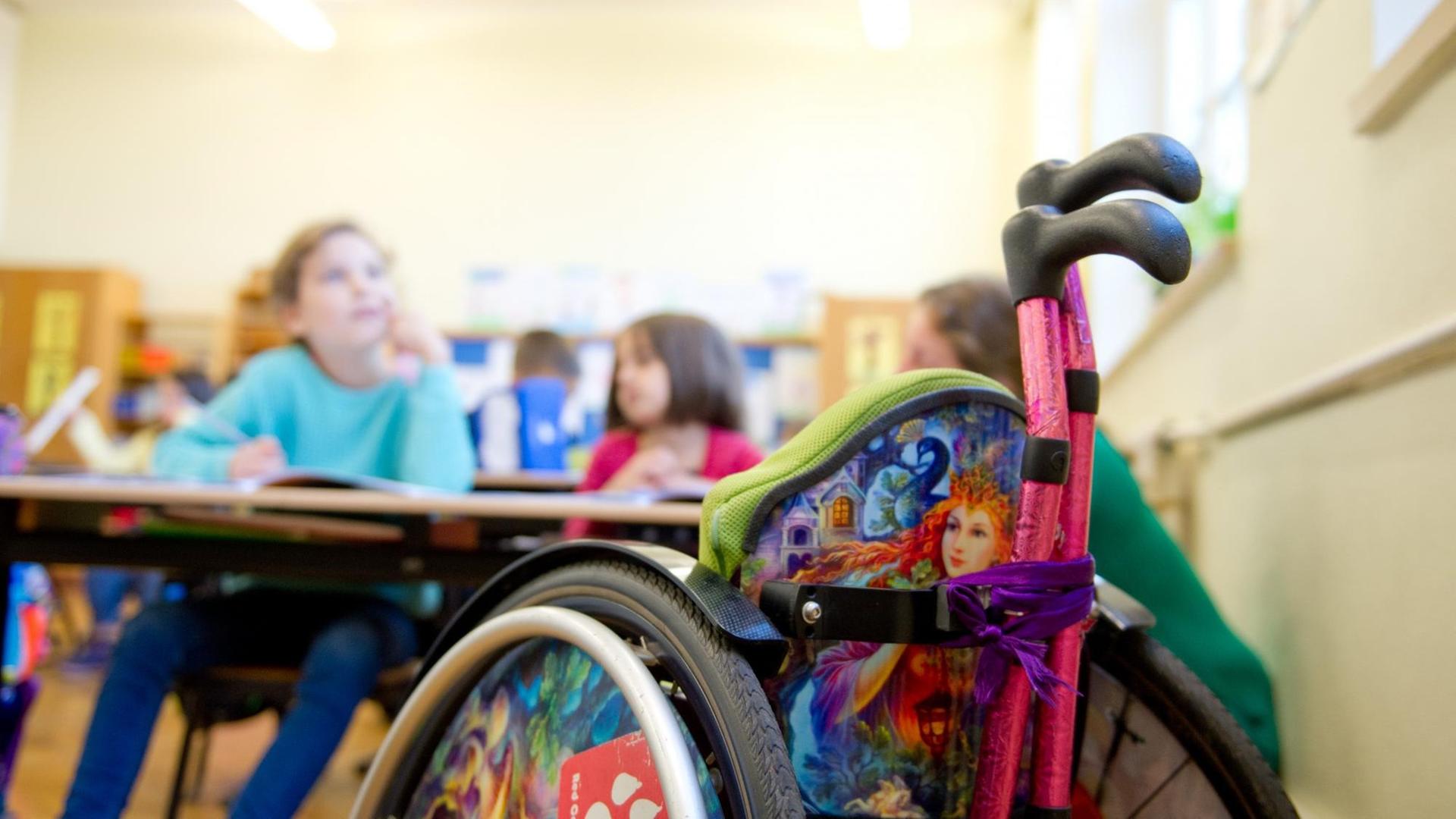 Ob an Schulen oder bei der Vermittlung in Pflegefamilien - Kinder mit Behinderung werden oft immer noch anders behandelt als Kinder ohne Behinderung Ob an Schulen oder bei der Vermittlung in Pflegefamilien - Kinder mit Behinderung werden oft immer noch anders behandelt als Kinder ohne Behinderung