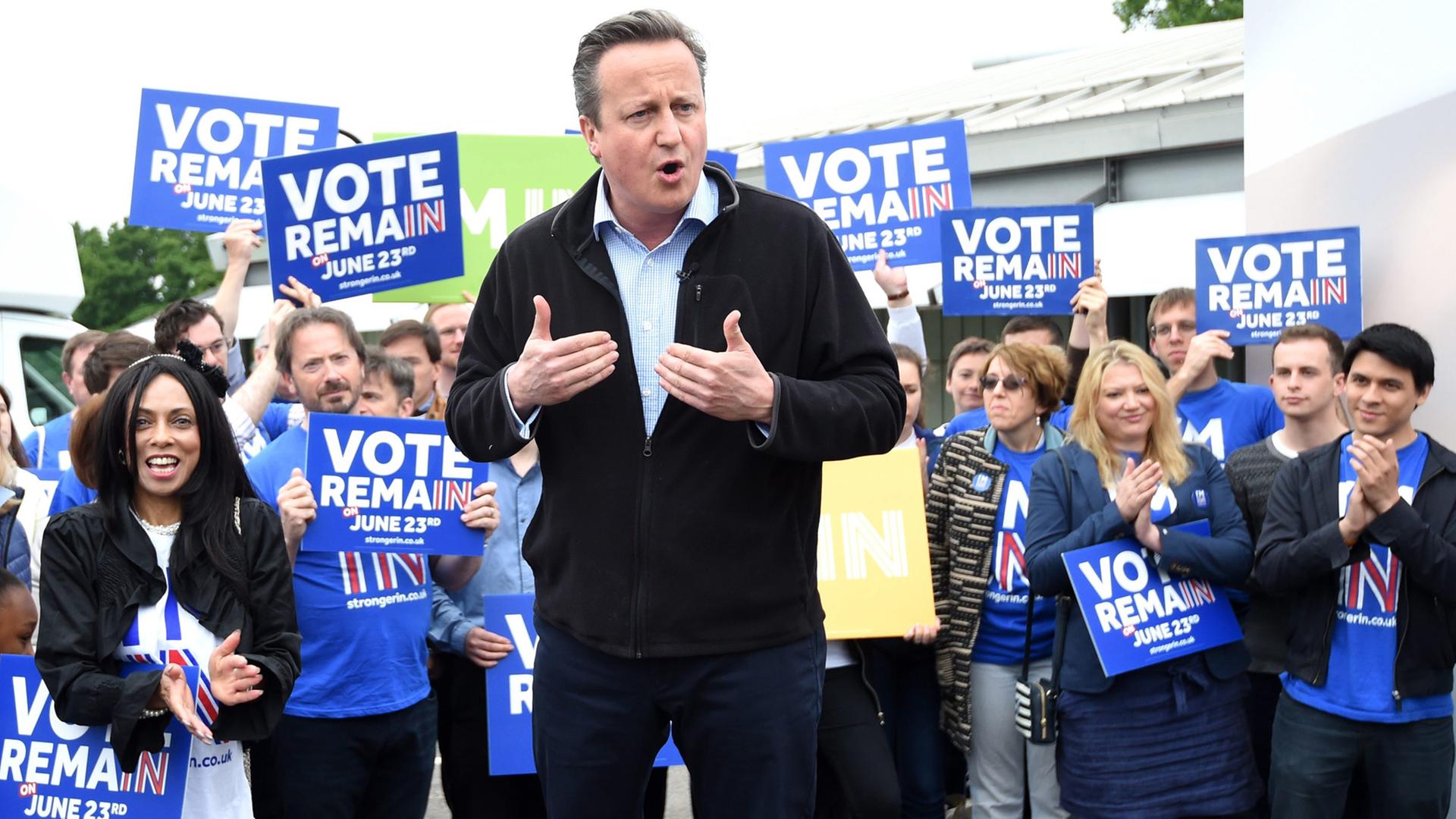 Der britische Premierminister David Cameron spricht zu Anhängern der "Remain In"- Kampagne gegen den Brexit - hier an der University of Roehampton in London. Der britische Premierminister David Cameron spricht zu Anhängern der "Remain In"- Kampagne gegen den Brexit - hier an der University of Roehampton in London.