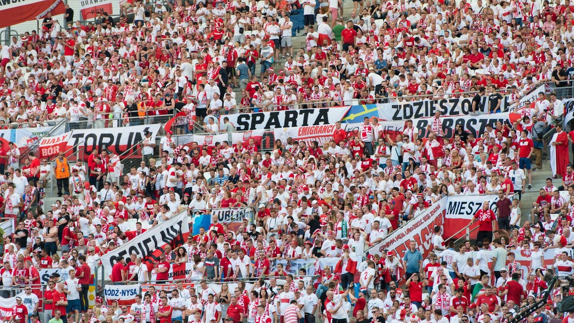 Polnische Fans im Stadion von Marseille bei der Europameisterschaft 2016.