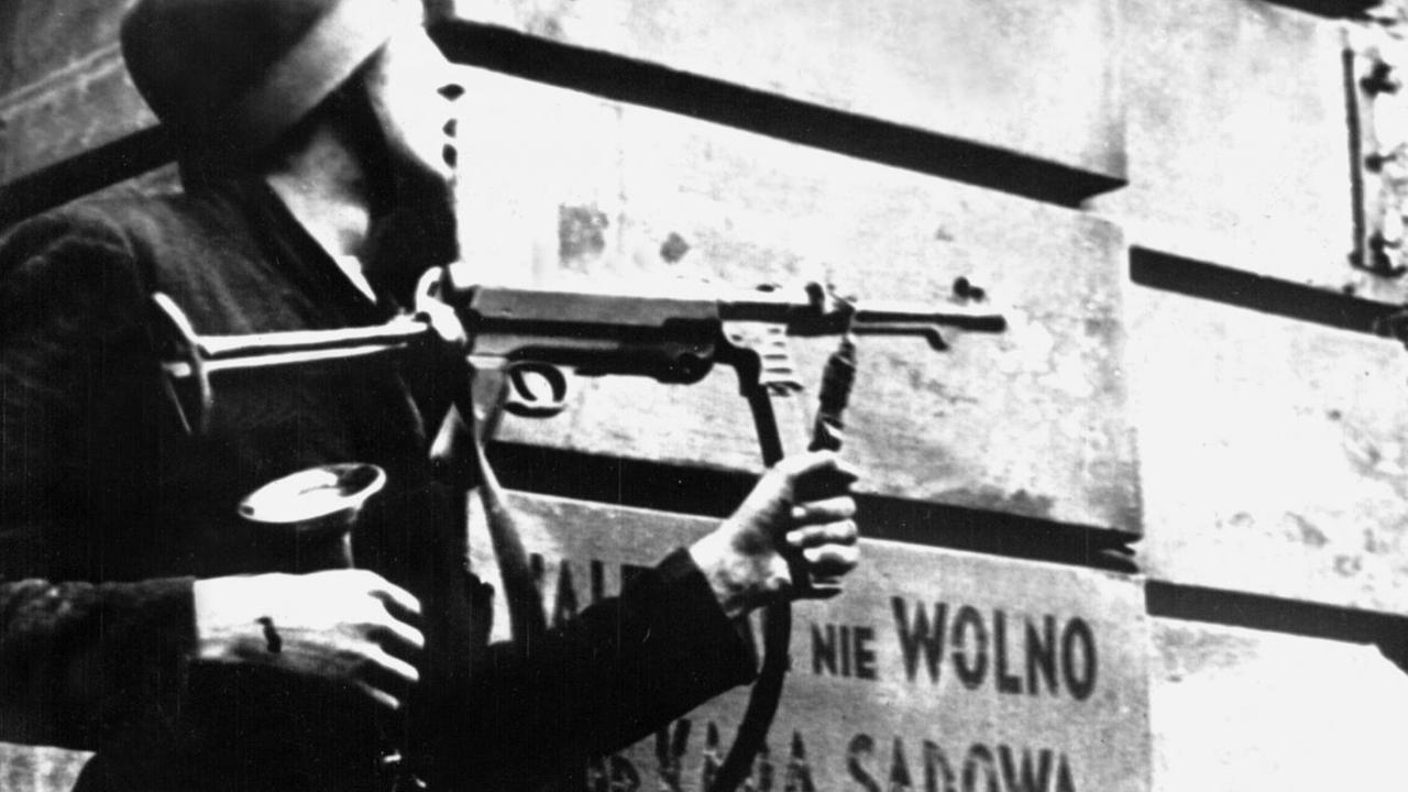 Die deutsche Besatzung zwischen 1939-1945 in Polen war vonmassiven Kriegsverbrechen begleitet. Während der Straßenkämpfe 1944 brach in Warschau ein Aufstand gegen die deutsche Besatzung aus. Der Freiheitskampf wurde aber von den deutschen Truppen brutal niedergeschlagen. Die deutsche Besatzung zwischen 1939-1945 in Polen war vonmassiven Kriegsverbrechen begleitet. Während der Straßenkämpfe 1944 brach in Warschau ein Aufstand gegen die deutsche Besatzung aus. Der Freiheitskampf wurde aber von den deutschen Truppen brutal niedergeschlagen.