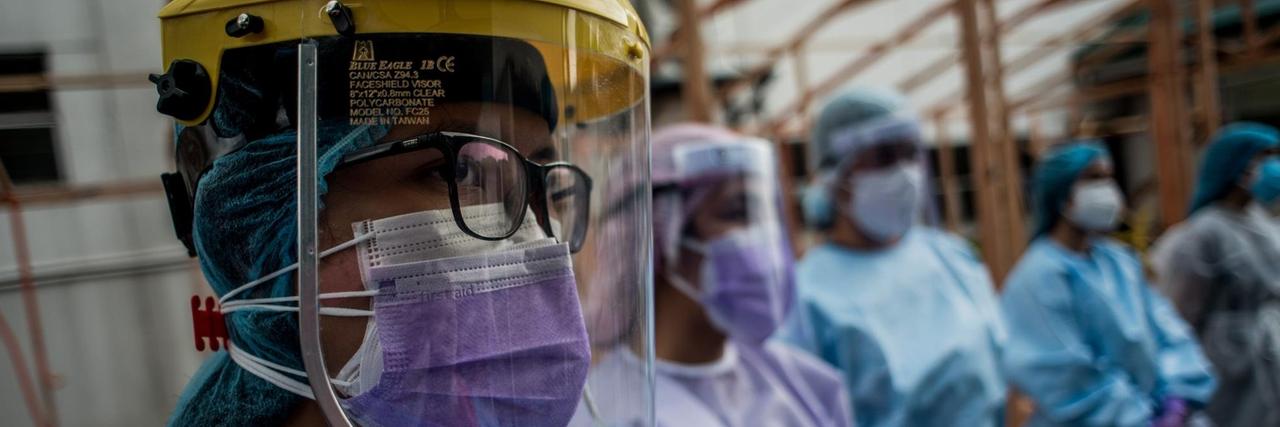 Gesundheitspersonal in einem Krankenhaus in Manila auf den Philippinen Gesundheitspersonal in einem Krankenhaus in Manila auf den Philippinen