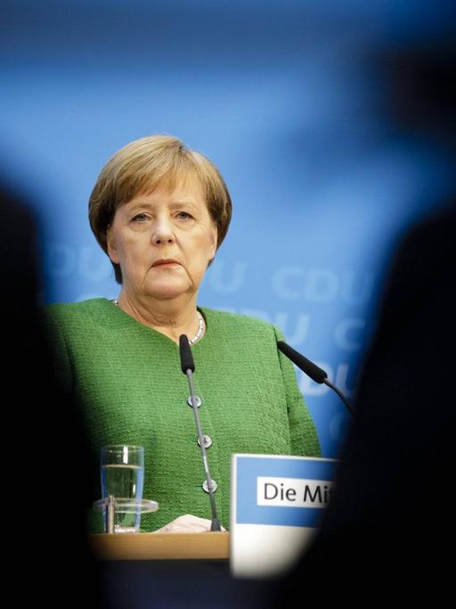 Bundeskanzlerin Angela Merkel (CDU) spricht im Rahmen einer Pressekonferenz. Merkel hat Annegret Kramp-Karrenbauer als künftige CDU-Generalsekretärin vorgeschlagen.