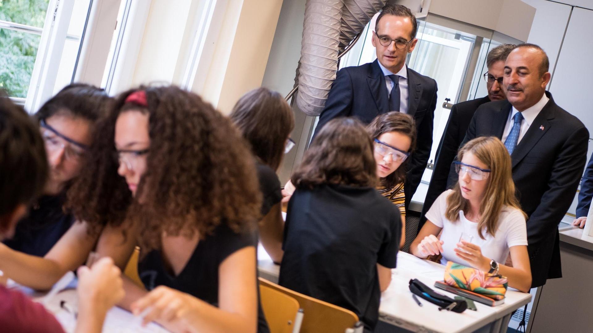 Verhandlungen Laufen - Türkei Will Schulen In Deutschland Gründen ...