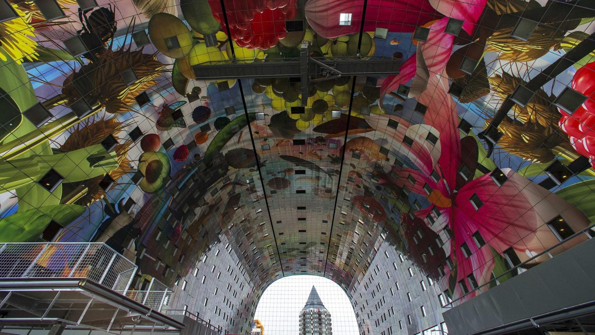 Blick in die Markthal von Rotterdam. Blick in die Markthal von Rotterdam.