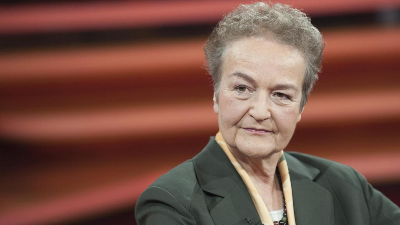 Herta Däubler-Gmelin (SPD), ehemalige Bundesjustizministerin, in der ARD-Talkreihe Günther Jauch. Herta Däubler-Gmelin (SPD), ehemalige Bundesjustizministerin, in der ARD-Talkreihe Günther Jauch.