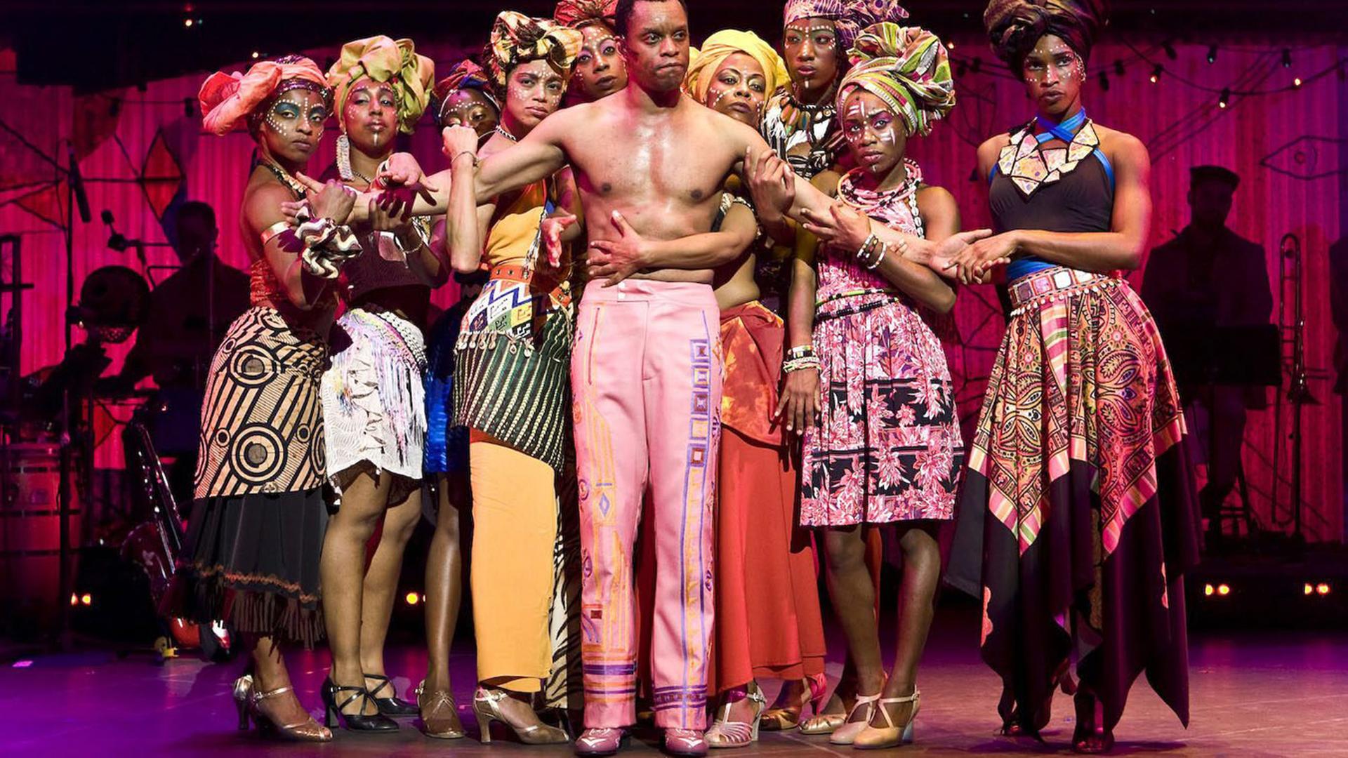 Schauspieler Kevin Mambo spielt Fela Kuti im Broadway Musical FELA!, in New York, USA. Schauspieler Kevin Mambo spielt Fela Kuti im Broadway Musical FELA!, in New York, USA.