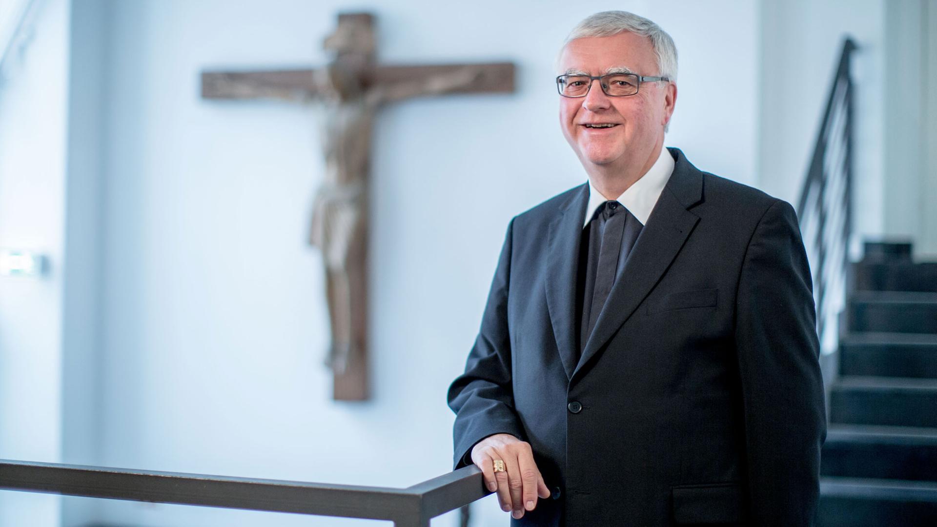 Der neu ernannte Erzbischof von Berlin, Heiner Koch, spricht am 17.09.2015 im Bischöflichen Ordinariat in Berlin. Der neu ernannte Erzbischof von Berlin, Heiner Koch, spricht am 17.09.2015 im Bischöflichen Ordinariat in Berlin.