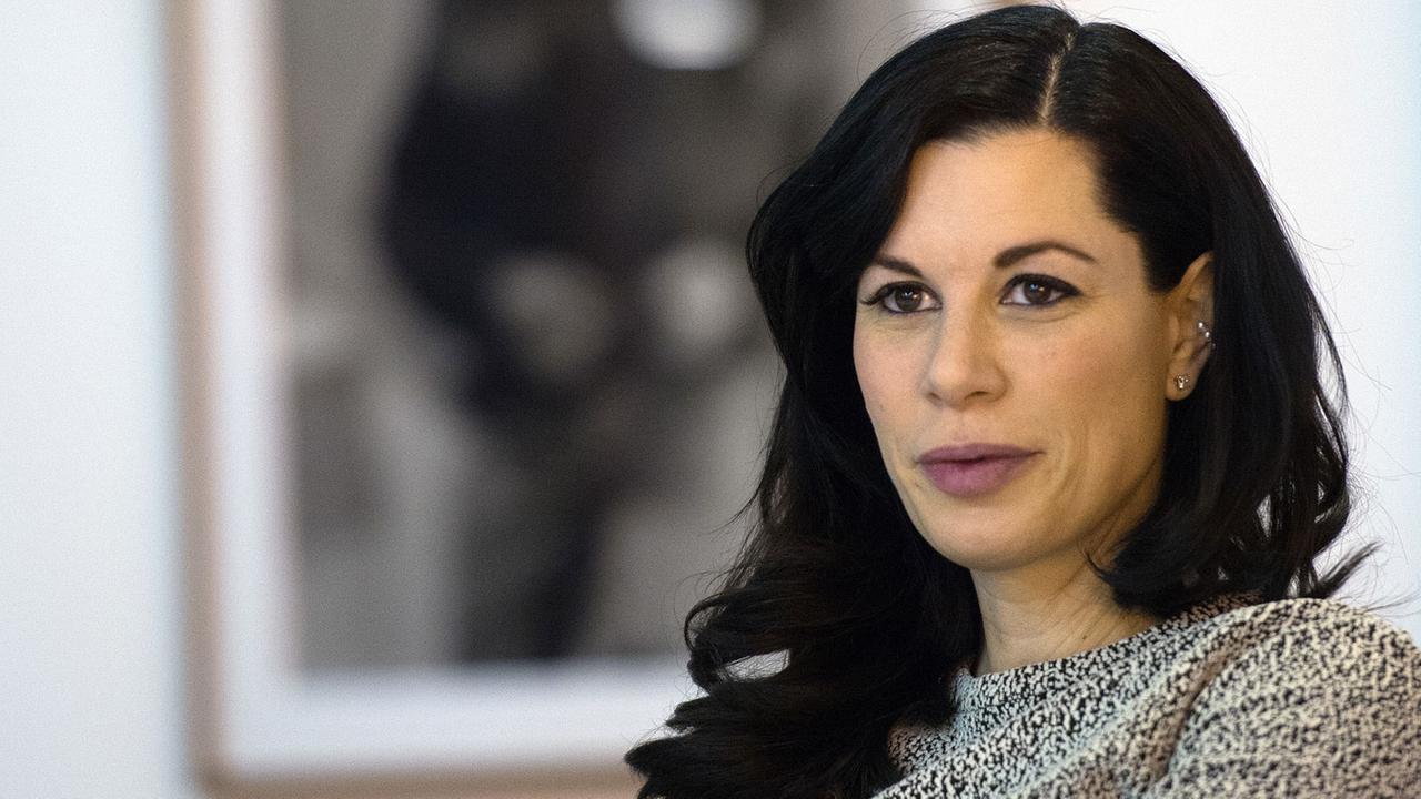 Die Kunstsammlerin Julia Stoschek am 29. Januar 2016 in der Kunstsammlung NRW in Düsseldorf Die Kunstsammlerin Julia Stoschek am 29. Januar 2016 in der Kunstsammlung NRW in Düsseldorf