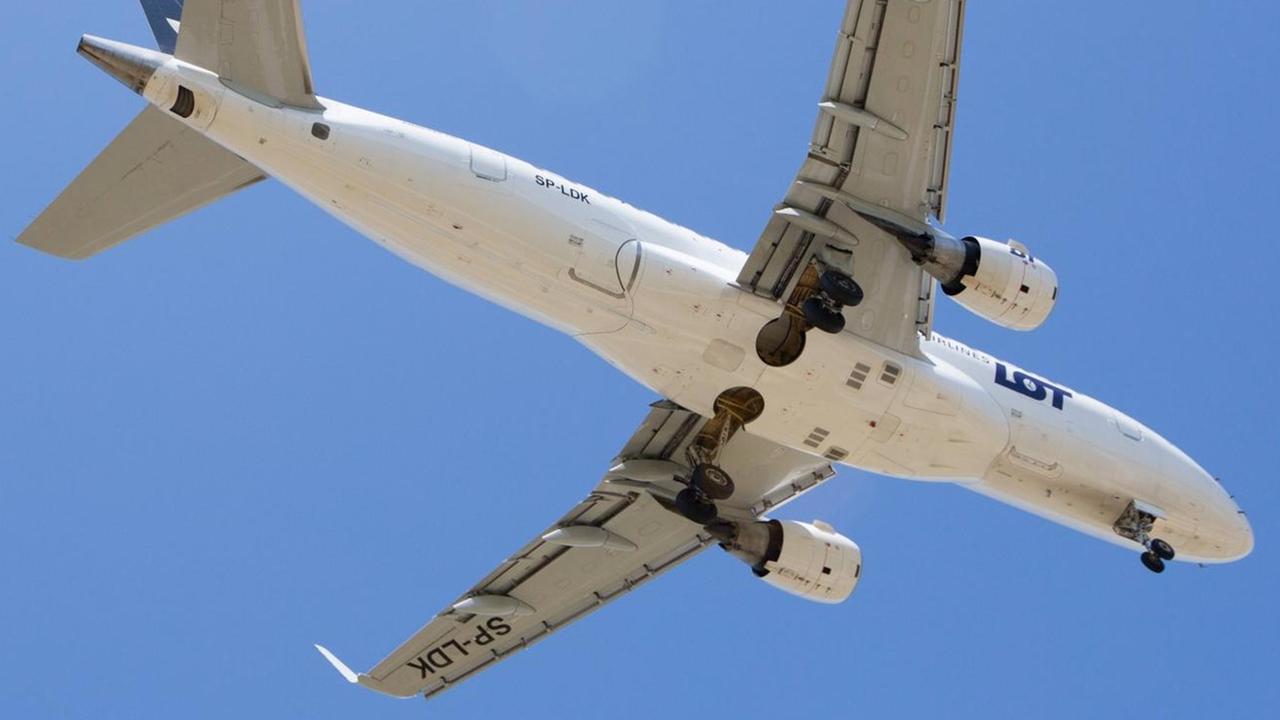 Ein Flugzeug der polnischen Gesellschaft LOT Ein Flugzeug der polnischen Gesellschaft LOT