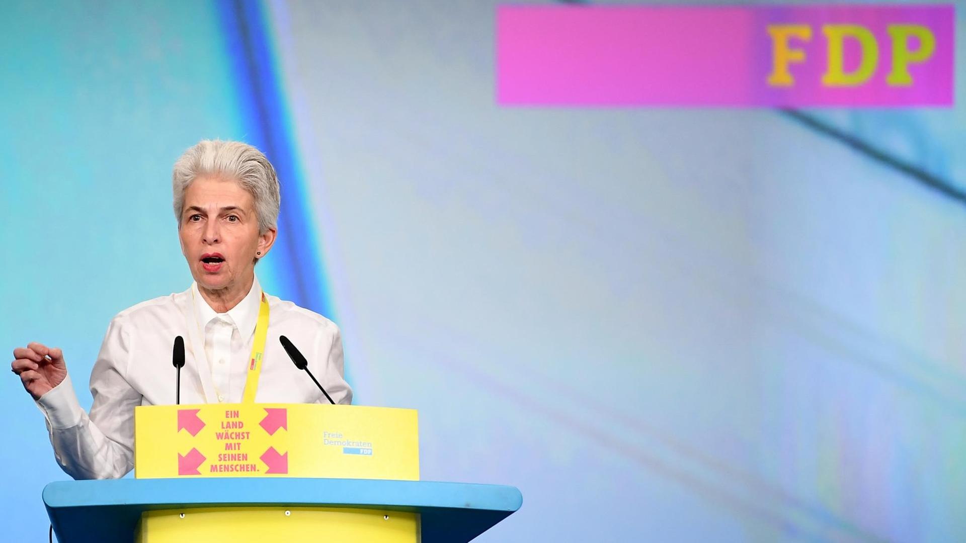 28.04.2019, Berlin: Marie-Agnes Strack-Zimmermann, Mitglied des Bundesvorstands der FDP und bisherige stellvertretende Bundesvorsitzende, spricht beim 70. FDP-Bundesparteitag in der frauenpolitische Debatte. 28.04.2019, Berlin: Marie-Agnes Strack-Zimmermann, Mitglied des Bundesvorstands der FDP und bisherige stellvertretende Bundesvorsitzende, spricht beim 70. FDP-Bundesparteitag in der frauenpolitische Debatte.