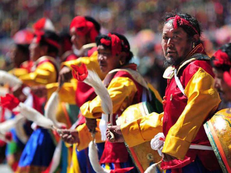 Tibeter während einer Zeremonie anlässlich des 50-jährigen Jubiläums der sogenannte Autonomen Region Tibet im September 2015 in Lhasa.