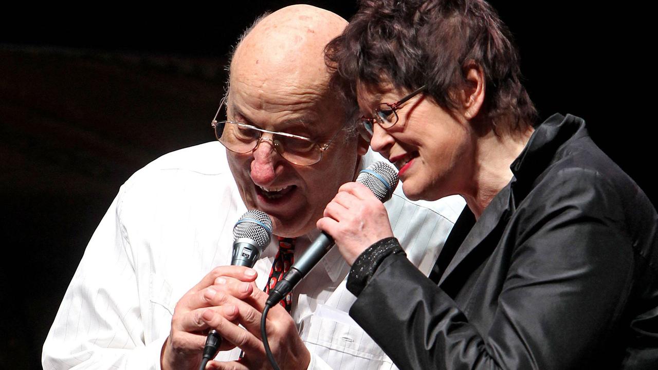 Manfred Krug und Uschi Brüning 2016 im Gewandhaus Leipzig. Manfred Krug und Uschi Brüning 2016 im Gewandhaus Leipzig.