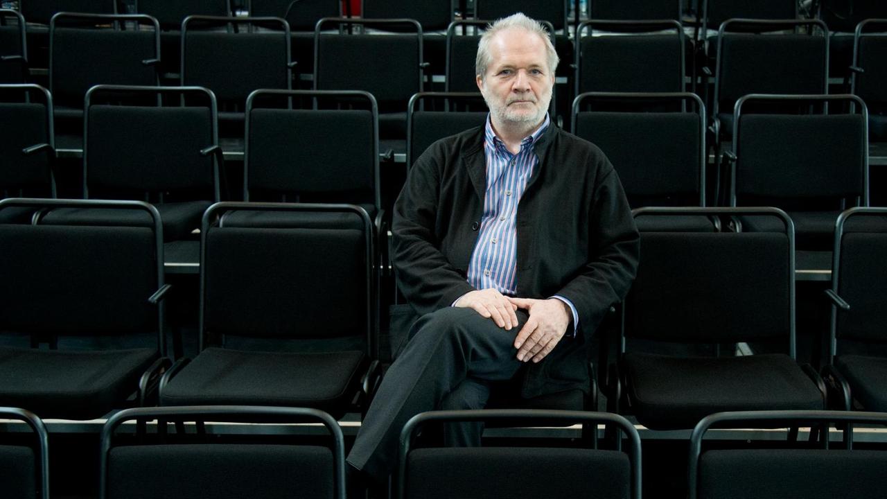 Der ungarische Komponist Peter Eötvös, fotografiert am 25.06.2014 im Bockenheimer Depot in Frankfurt am Main (Hessen). Der ungarische Komponist Peter Eötvös, fotografiert am 25.06.2014 im Bockenheimer Depot in Frankfurt am Main (Hessen).