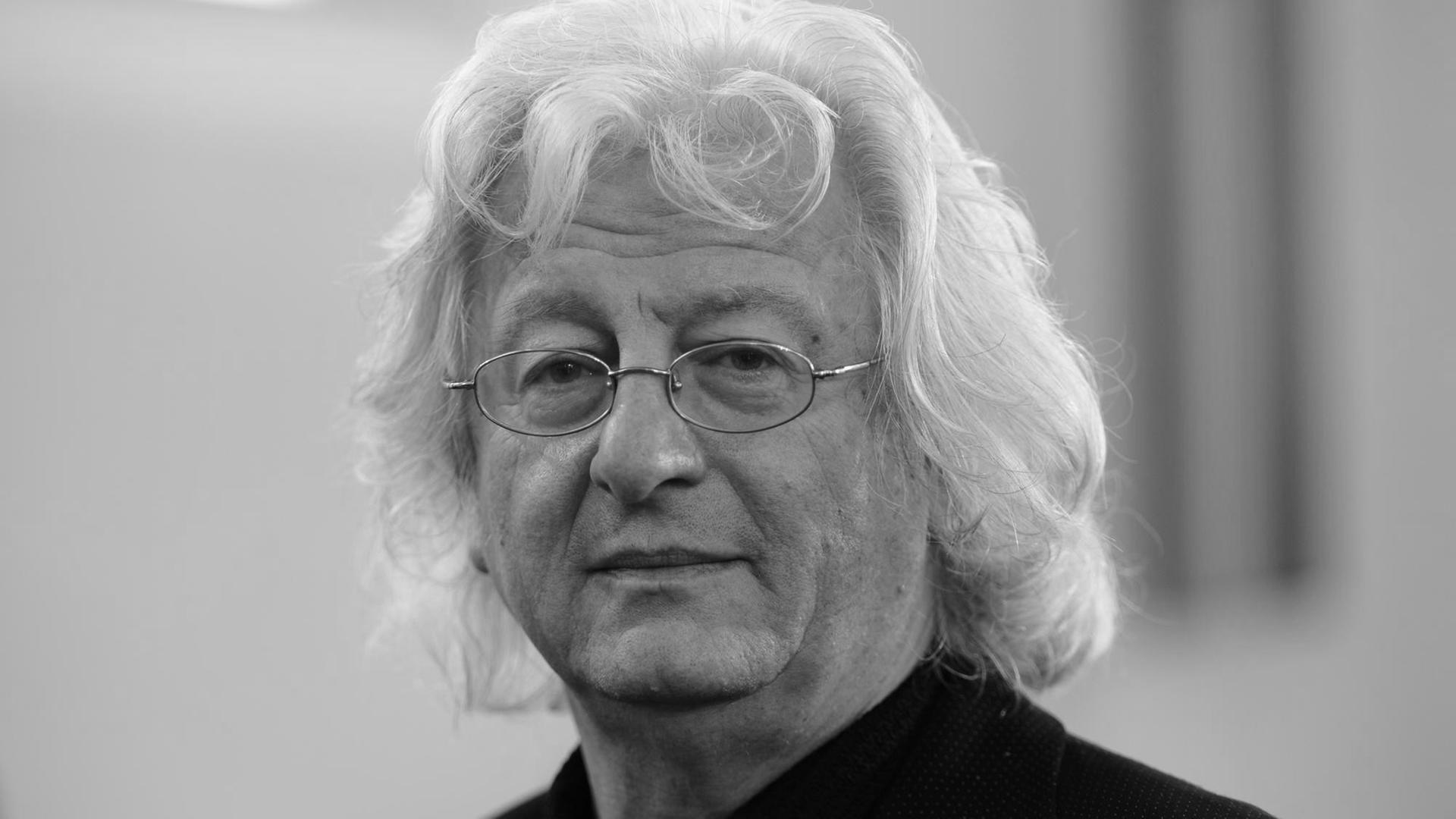Der ungarische Schriftsteller Peter Esterhazy am 12. Oktober 2014 in der Paulskirche in Frankfurt am Main am Rande der Verleihung des Friedenspreises des Deutschen Buchhandels Der ungarische Schriftsteller Peter Esterhazy am 12. Oktober 2014 in der Paulskirche in Frankfurt am Main am Rande der Verleihung des Friedenspreises des Deutschen Buchhandels