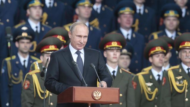 Russlands Präsident Wladimir Putin spricht auf einer Militärmesse in Kubinka.
