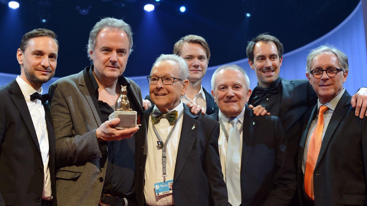 Teddy Award im Jahr 2014: das Filmteam von "Der Kreis" gewannin der Kategorie "Beste Dokumentation" Teddy Award im Jahr 2014: das Filmteam von "Der Kreis" gewannin der Kategorie "Beste Dokumentation"