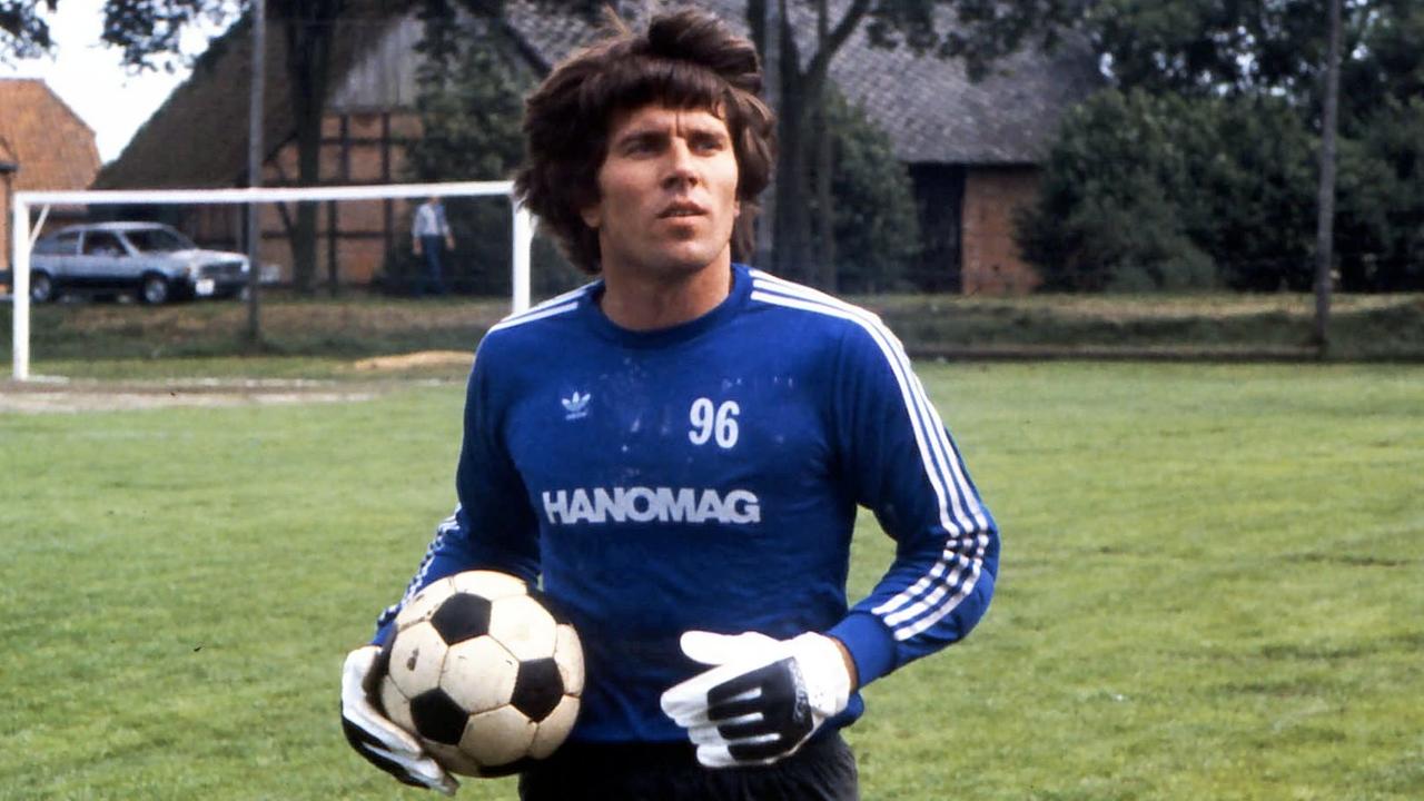 Der frühere Torwart Jürgen Rynio 1982 bei Hannover 96. Der frühere Torwart Jürgen Rynio 1982 bei Hannover 96.